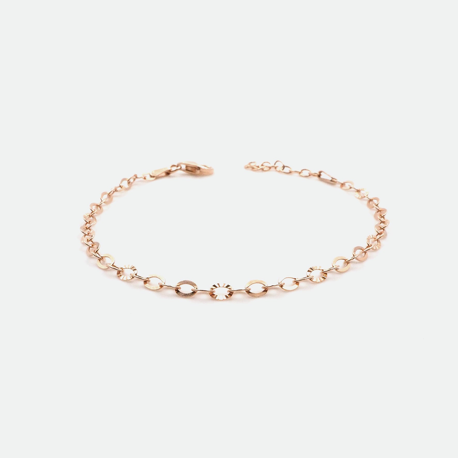 Silber Armbaender fuer Damen jetzt kaufen in unserem Onlineshop oder vor Ort in unserer Filiale in Basel